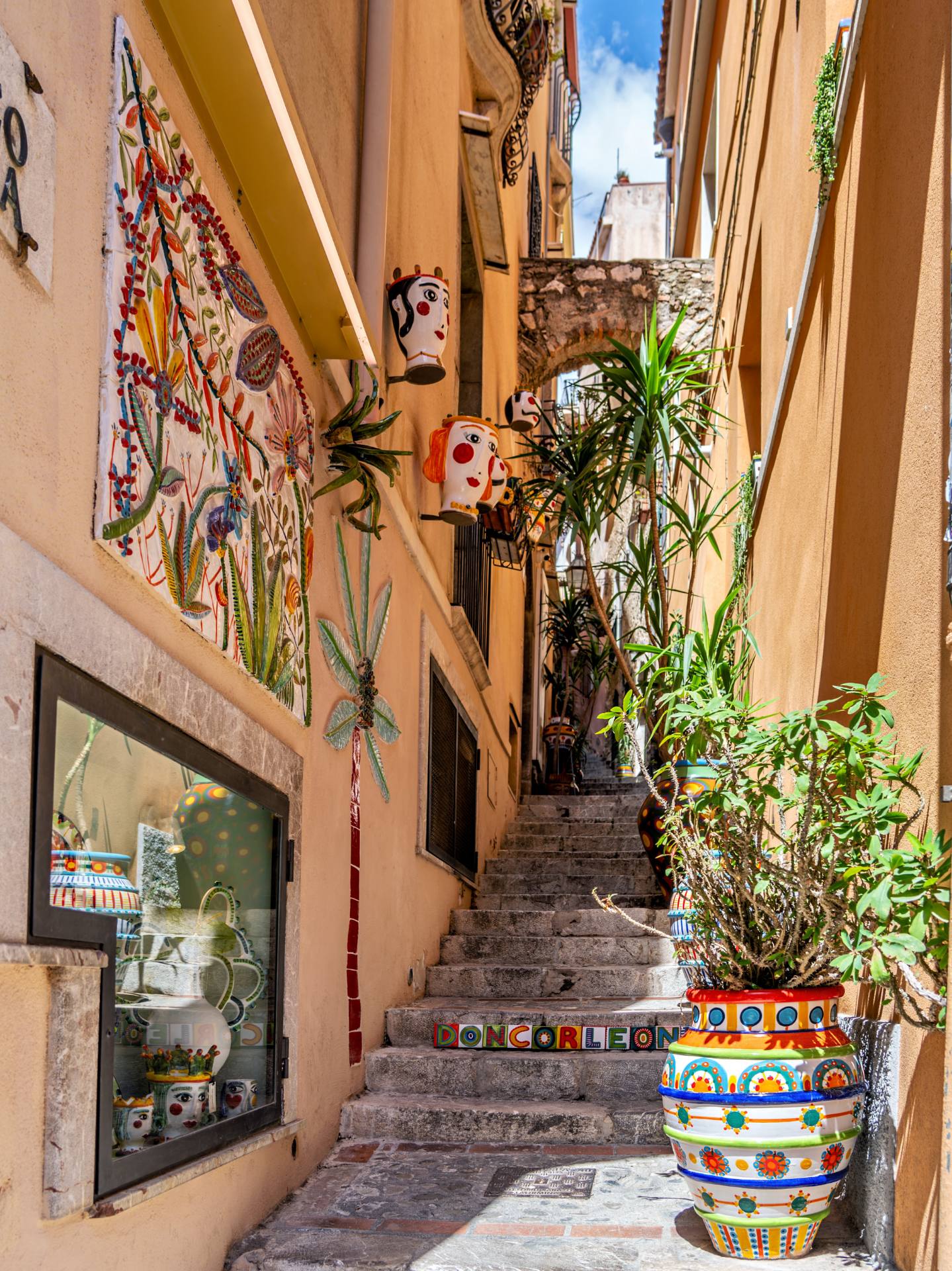 Seitengasse der Hauptstraße Corso Umberto